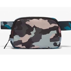Lululemon Everywhere Belt Bag